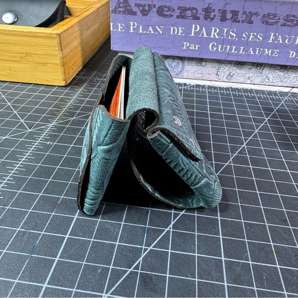 Leather card wallet double stack business card holder -embossed floral sage - Picture 10 of 12